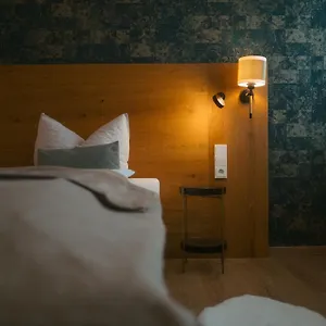 https://hotel-poellners.com-bavaria.com